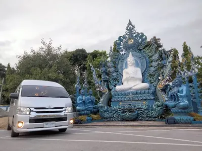 เหมารถตู้ร้อยเอ็ดพาเที่ยวทำบุญวัดผาน้ำทิพย์